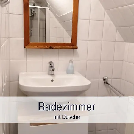Reetmeer Ferienhaus, Und Ferienzimmer شقة *